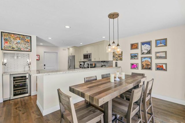 1045 Santa Helena Park Ct, Solana Beach, CA 92075