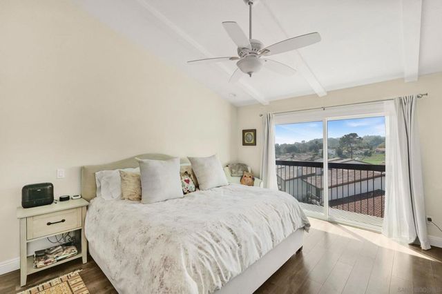 1045 Santa Helena Park Ct, Solana Beach, CA 92075