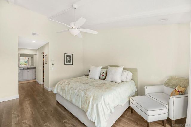 1045 Santa Helena Park Ct, Solana Beach, CA 92075