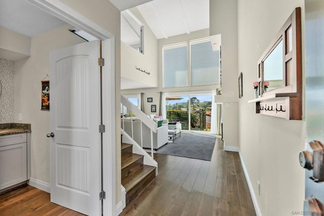 1045 Santa Helena Park Ct, Solana Beach, CA 92075