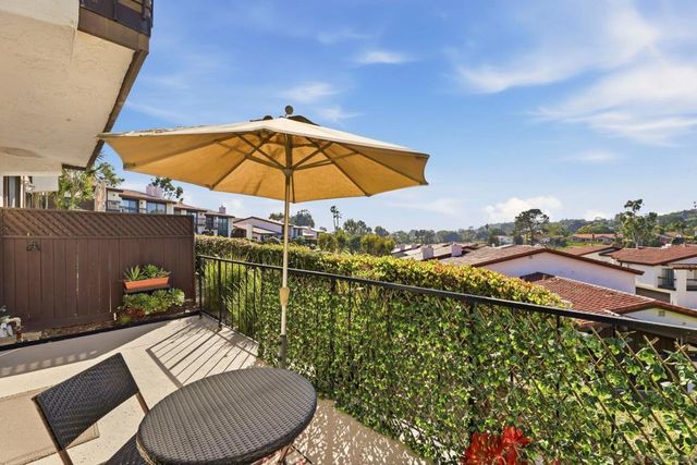 1045 Santa Helena Park Ct, Solana Beach, CA 92075