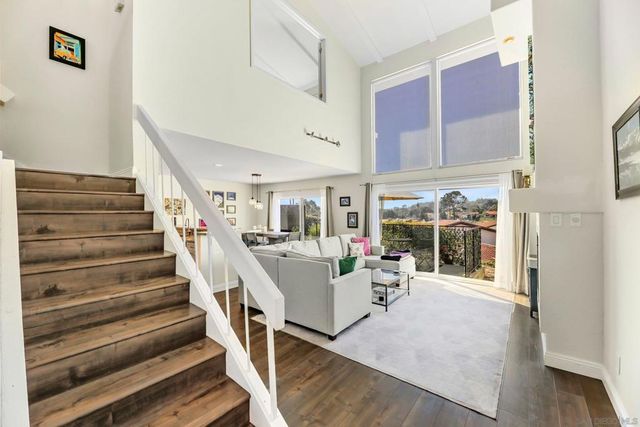 1045 Santa Helena Park Ct, Solana Beach, CA 92075