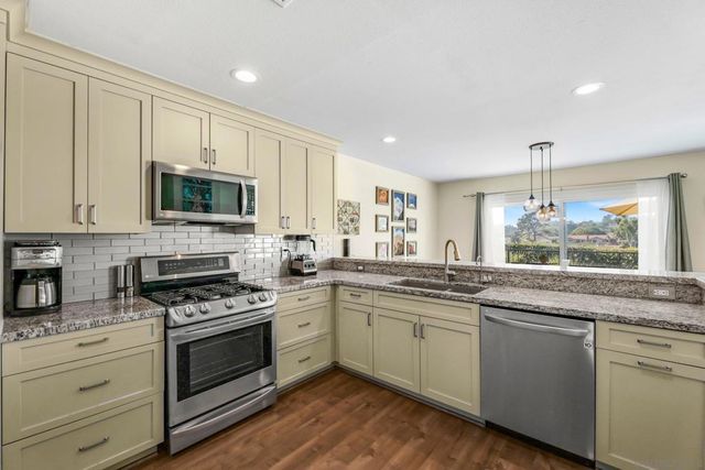 1045 Santa Helena Park Ct, Solana Beach, CA 92075