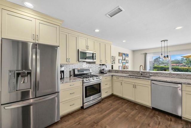 1045 Santa Helena Park Ct, Solana Beach, CA 92075