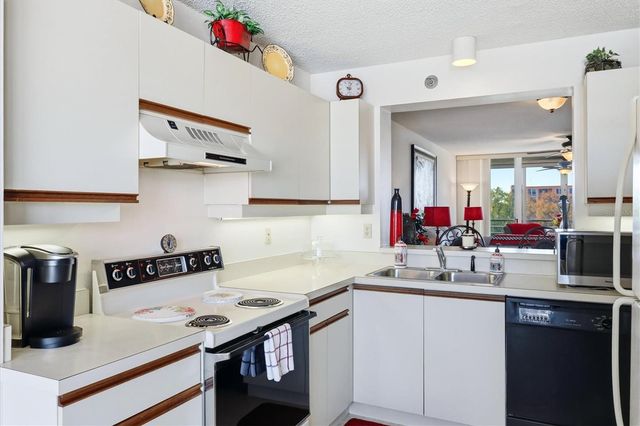 4460 FAIRWAYS BLVD. 302, Bradenton, FL 34209