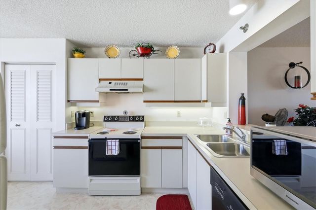 4460 FAIRWAYS BLVD. 302, Bradenton, FL 34209