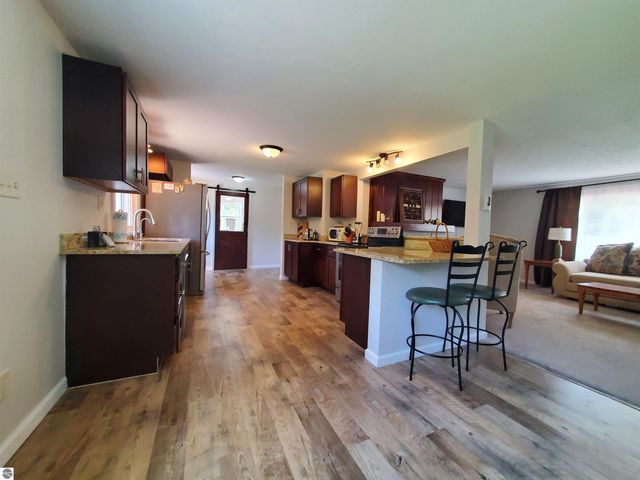 3227 S Garfield Road, Kingsley, MI 49649