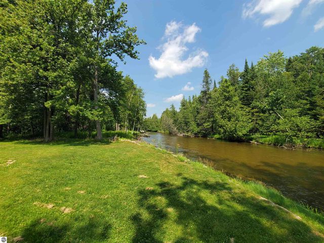 3227 S Garfield Road, Kingsley, MI 49649