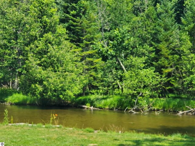 3227 S Garfield Road, Kingsley, MI 49649