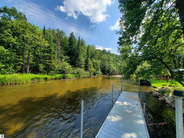 3227 S Garfield Road, Kingsley, MI 49649