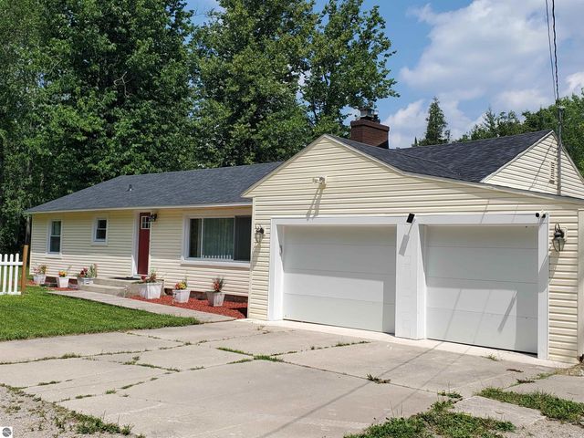 3227 S Garfield Road, Kingsley, MI 49649