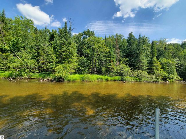 3227 S Garfield Road, Kingsley, MI 49649