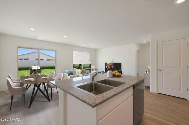 1327 W AZTEC Drive, Coolidge, AZ 85128