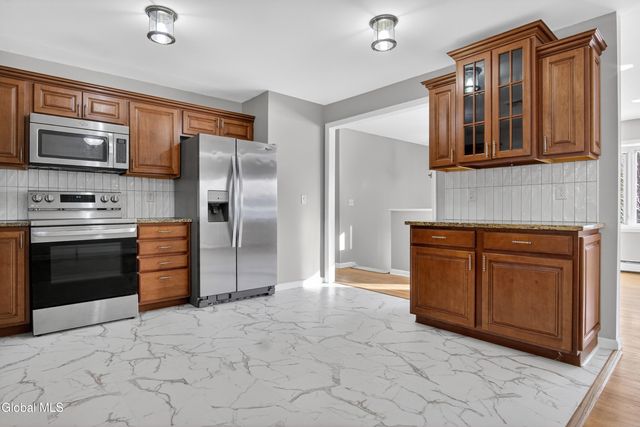 21 Langmore Lane, Brunswick, NY 12180