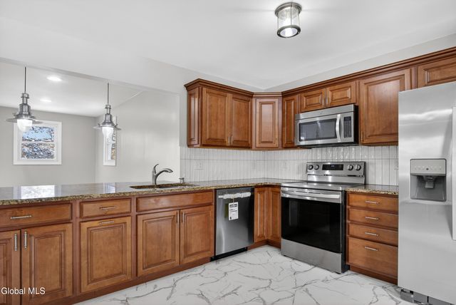 21 Langmore Lane, Brunswick, NY 12180