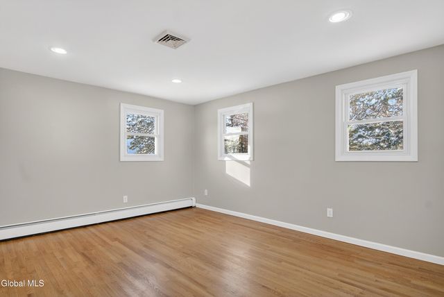 21 Langmore Lane, Brunswick, NY 12180