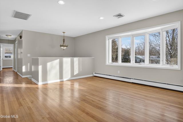 21 Langmore Lane, Brunswick, NY 12180