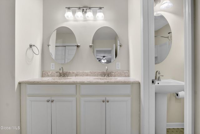 21 Langmore Lane, Brunswick, NY 12180