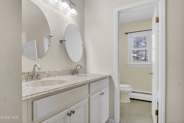 21 Langmore Lane, Brunswick, NY 12180