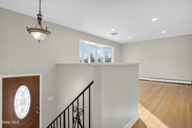 21 Langmore Lane, Brunswick, NY 12180