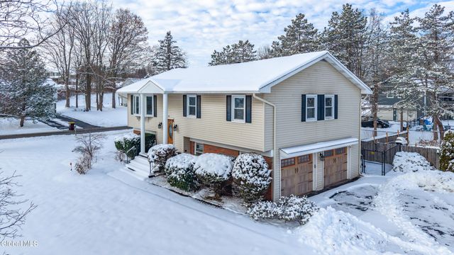 21 Langmore Lane, Brunswick, NY 12180