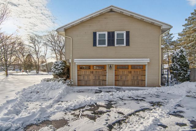 21 Langmore Lane, Brunswick, NY 12180