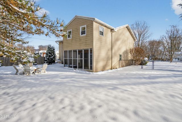 21 Langmore Lane, Brunswick, NY 12180