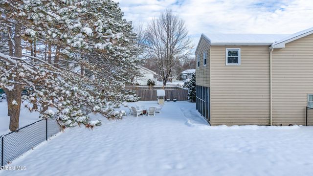 21 Langmore Lane, Brunswick, NY 12180