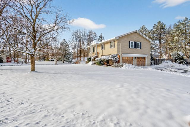 21 Langmore Lane, Brunswick, NY 12180