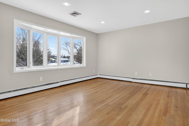 21 Langmore Lane, Brunswick, NY 12180