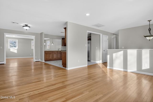 21 Langmore Lane, Brunswick, NY 12180