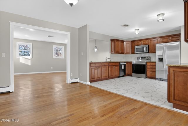 21 Langmore Lane, Brunswick, NY 12180