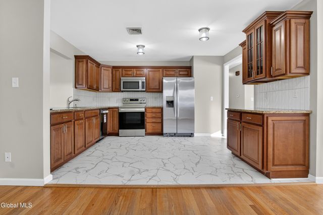 21 Langmore Lane, Brunswick, NY 12180