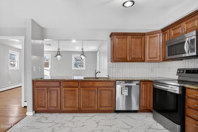 21 Langmore Lane, Brunswick, NY 12180