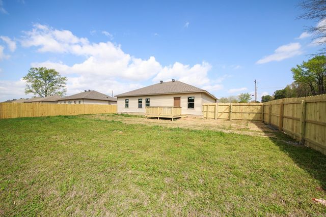 101 LLOYD HENDERSON Road, Beebe, AR 72012