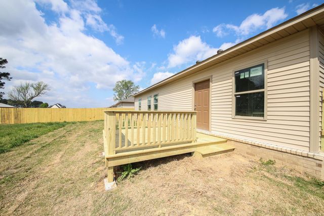 101 LLOYD HENDERSON Road, Beebe, AR 72012