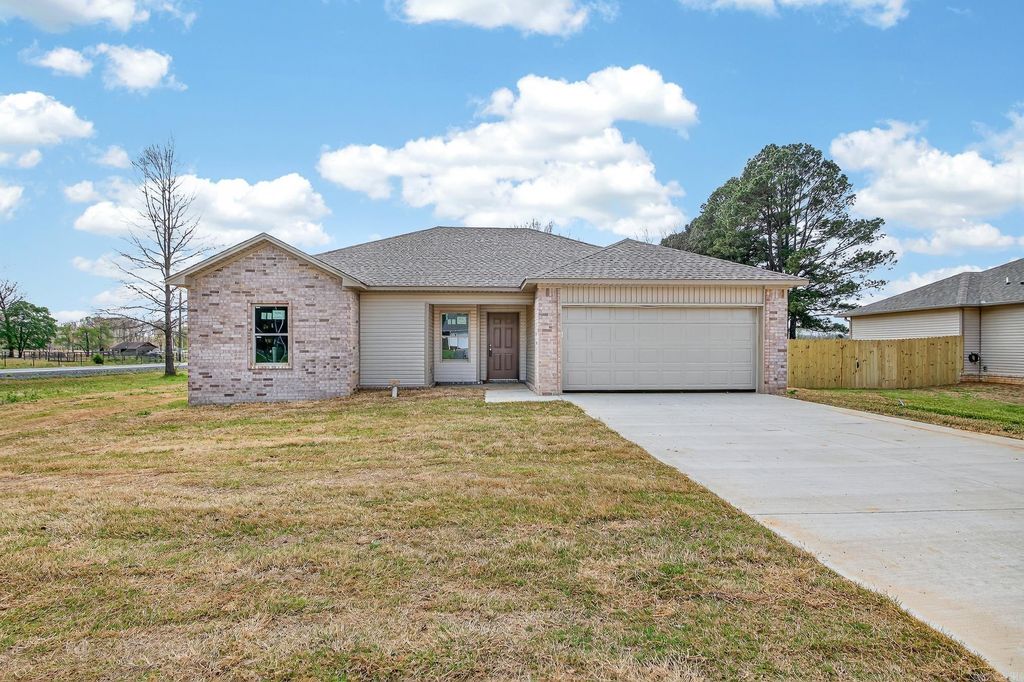 101 LLOYD HENDERSON Road, Beebe, AR 72012