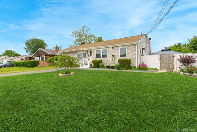 27 Stockton Street, Brentwood, NY 11717