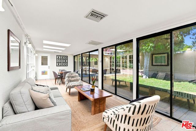 6443 Graves Avenue, Los Angeles, CA 91406