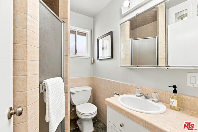 6443 Graves Avenue, Los Angeles, CA 91406