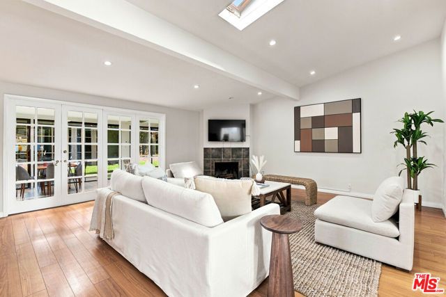 6443 Graves Avenue, Los Angeles, CA 91406