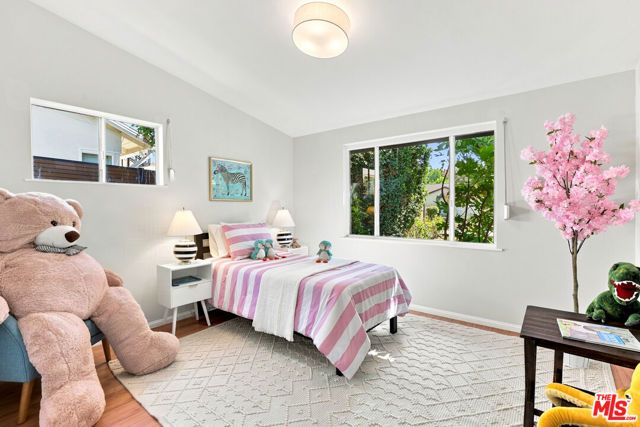 6443 Graves Avenue, Los Angeles, CA 91406