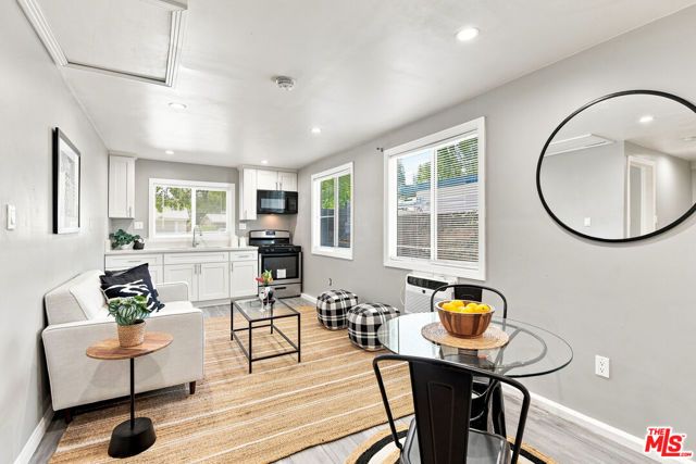 6443 Graves Avenue, Los Angeles, CA 91406