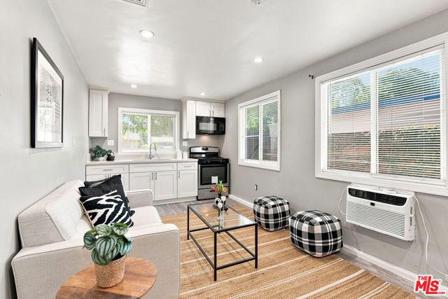 6443 Graves Avenue, Los Angeles, CA 91406