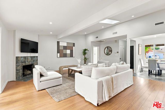 6443 Graves Avenue, Los Angeles, CA 91406
