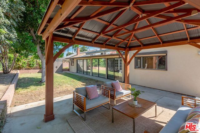 6443 Graves Avenue, Los Angeles, CA 91406