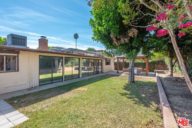 6443 Graves Avenue, Los Angeles, CA 91406