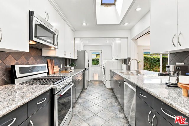 6443 Graves Avenue, Los Angeles, CA 91406