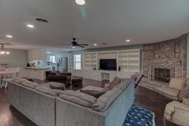 1911 Cypress Court, Gainesville, TX 76240