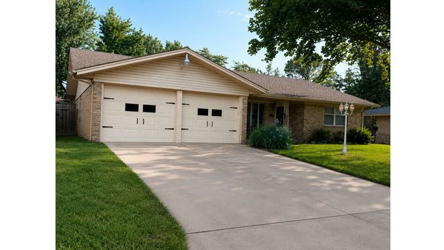 1911 Cypress Court, Gainesville, TX 76240
